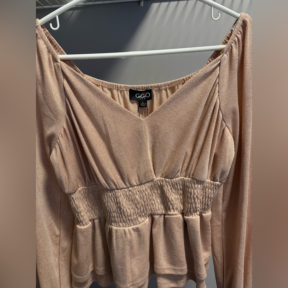 GIGIO size LARGE Tan Smocked Peplum Blouse with long sleeves. NWT!! - Picture 4 of 8